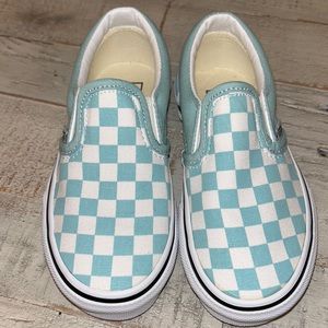 NWOT girls size 10.5 light blue checkered vans! 🔥